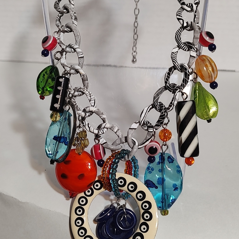Multi colored statement necklace - Picture 9 of 13